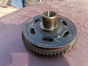 Auto delovi: Donja remenica Lada 21214i Niva br.2. Polovno, očuvano. Skinuto sa — 7