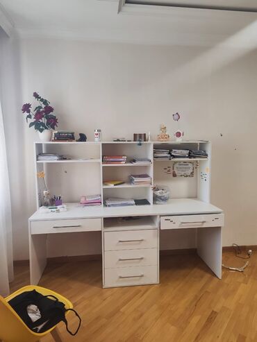 uşaq qrafatı: 🐞170 Azn🐞 Yazı masası satılır.Boyük olçüdə.İki
