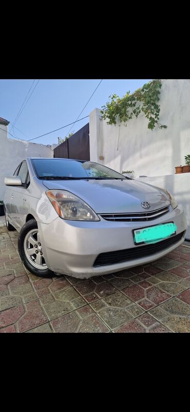 Toyota: Toyota Prius (2-ci nəsil) hibrid hatchback - Gümüşü rəng - 5 qapı, 5 — 1