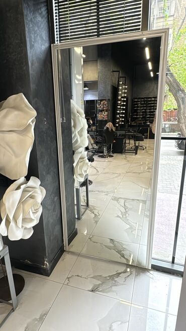 ev qapilarl: Güzgü Divar üçün, Düzbucaqlı, Makiyaj üçün, Arxa işıqlı
