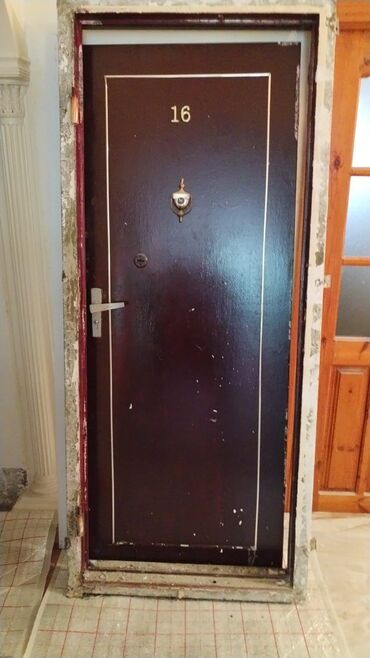 plasdik qapi: Mənzil üçün İşlənmiş Giriş qapısı Glazok ilə, Zəmanətsiz, Ünvandan götürmə