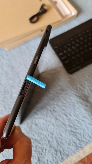 Tableti: Lenovo Tab E10 + bežična tastatura (set) - Tablet: Lenovo Tab E10 — 15