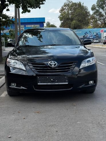 домкрат воздушный: Toyota Camry седан, черный цвет кузова. Кузов в версии XV40
