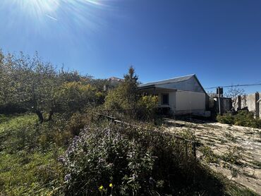 Həyət evləri və villaların satışı: 1 mərtəbəli həyət evi - Tikili: birmərtəbəli, eyvanlı. Girişdə geniş — 12