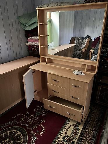 жер майдалагыч: Набор мебели в едином стиле: туалетный столик с зеркалом, тумба и — 2