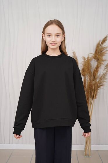 вязанная кофточка: Свободный базовый свитшот черного цвета - Крой: oversize с пониженной