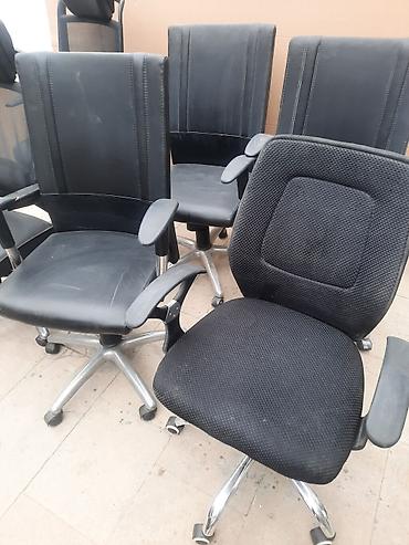 Ofis dəst mebeli: Ofis mebelləri dəsti Tərkib: - 1 ədəd qonaq/konfrans kreslosu — 21