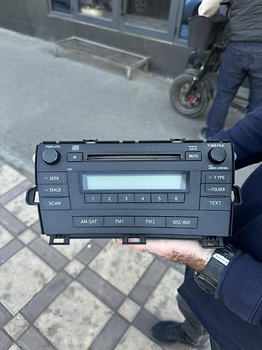 camry 75: Штатная магнитола Toyota (CD/AM-SAT/FM, AUX) Prius 30 (2011 ) до рест — 1