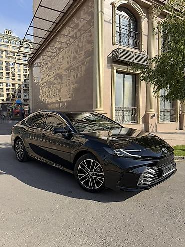 Toyota Camry: 2025 г., 2.5 л, Автомат, Бензин, Седан
