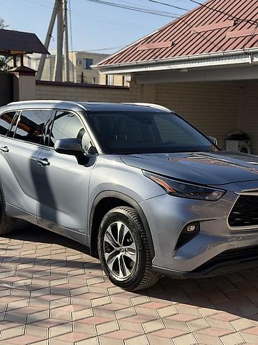 100: Toyota Highlander: 2022 г., 2.5 л, Автомат, Гибрид, Внедорожник — 2