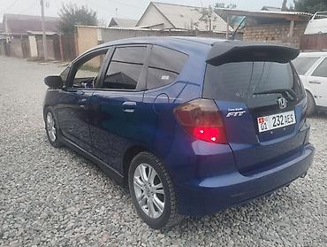 2 4 д: Honda Fit: 2009 г., 1.5 л, Вариатор, Бензин, Хэтчбэк — 5