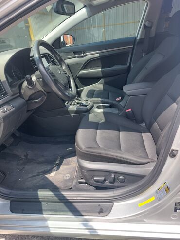 Hyundai: Hyundai Elantra: 2 l | 2016 il Sedan — 9