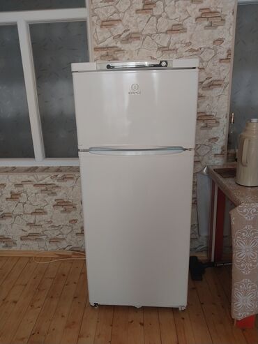 yeni suraxani: Новый 2 двери Indesit Холодильник Продажа, цвет - Белый, С диспенсером