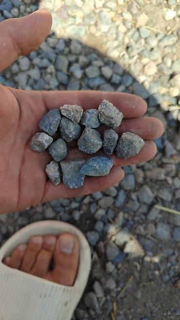 Щебень: Щебень фракции 20–40 мм (ориентировочно). Природный каменный материал — 10