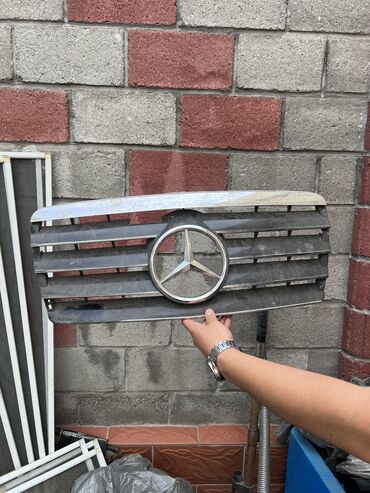 Решетки радиатора: Решетка радиатора Mercedes-Benz Б/у, Оригинал