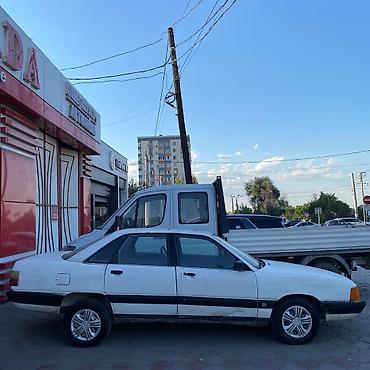 Audi 100: 1986 г., 1.8 л, Механика, Бензин, Седан