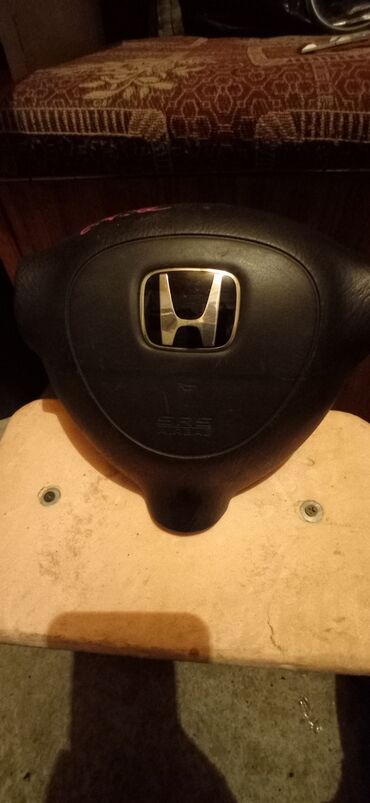 продаю авто в аварийном состоянии: Айрбаг руля Хонда Цивик в отличном состоянии провозная 
Цена 2300 сом