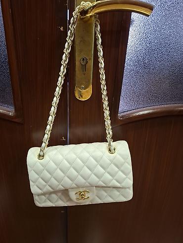 ilan sep: Ağ rəngli, quilted (romb tikişli) zəncir saplı çiyin çantası — 1