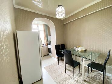 срочно продается квартира: 2 бөлмө, 55 кв. м, Жеке план, 5 кабат, Евроремонт