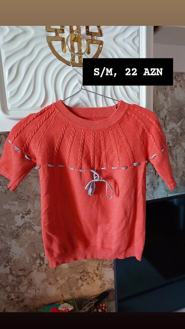 Kardiqanlar, jaketlər: Qadın geyimləri kolleksiyası 1) Ağ-qara bluz - Ölçü: S - Qiymət: 18 — 6