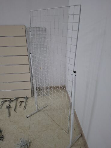 Vitrin üçün aksesuarlar: Salam.setka vitrinlər satılır. 5ədəd 90×180a. 4 ədəd 60×120ə. 3ədəd — 9