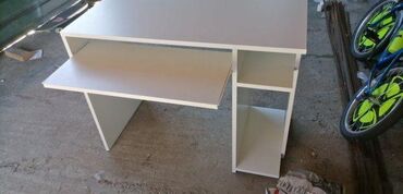 Stolovi: Radni Sto 55 🪑 Cena i Materijal: Izrađuje se od Univera debljine 18 — 7