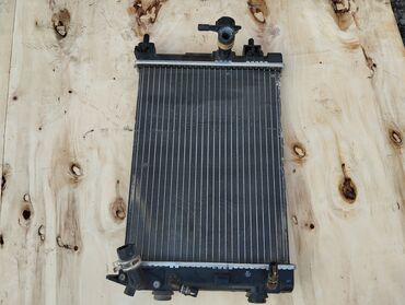 дайхатсу радиатор: Радиатор охлаждения на дайхатсу куоре 2008-года . Cuore. Радиатор