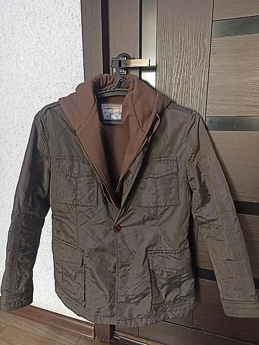 куртка lining: Мужская куртка с утеплённой вставкой и капюшоном. Особенности: - — 1