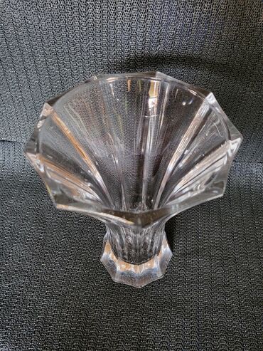 Vaze i saksije: Vaza, Staklo, Novo na lalafo.rs — 12 Vaze i saksije: Vaza, Staklo, Novo — 12