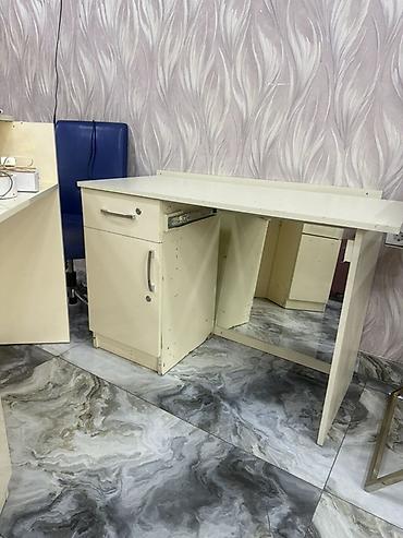 dırnag stolu: Açıq krem rəngdə iş masasi dirnag stolu - Material: laminat/MDF tipli — 2