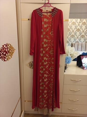 Ziyafət donları: Nişan Paltarıdı 4 aydı alınıb 338 manata ama 130 manata satılır. 1 — 9