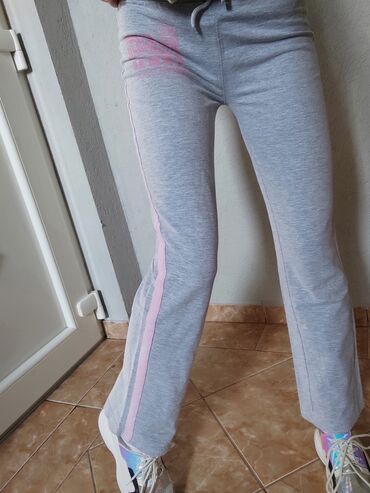 Donji deo: Trenerka siva, C&A, S — 5