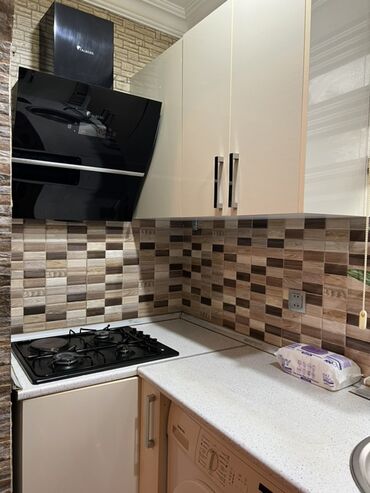 Yeni tikili: Satılır: studiya tipli zövqlü mənzil interyeri - Geniş qonaq otağı — 5