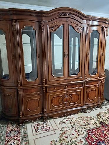 Серванты: Классический массивный сервант/стенка для гостиной в стиле — 1