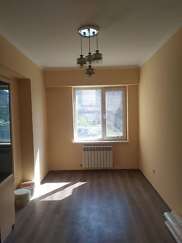 Поклейка обоев: Обои эмульсия шпаклёвка ламинат плинтус кафель и многое другое и так — 1