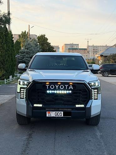 platinum: Toyota Тундра: 2023 г., 3.5 л, Автомат, Гибрид, Пикап — 2