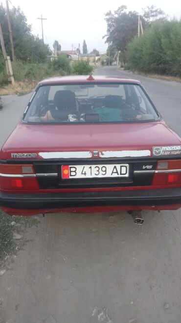 обмен на частный дом: Mazda 626: 1986 г., 2 л, Механика, Бензин, Седан