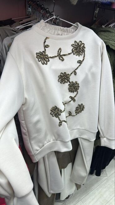 где можно поиграть в настольный теннис: Костюм кэжуал шик производство Италия 🇮🇹 
Молочный 
Шоколад