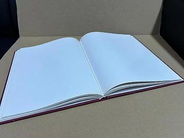 torbe b: Tvrdo ukoričena prazna sveska / foto-album - Format: približno A4 — 2