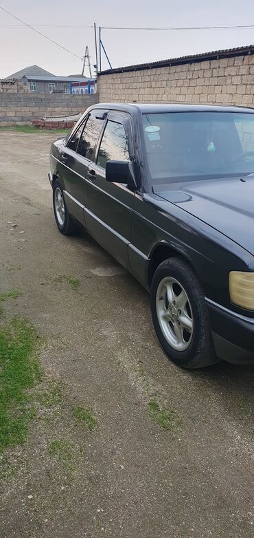 Mercedes-Benz: Mercedes-Benz 190 (W201): 2 l | 1990 il Sedan — 3