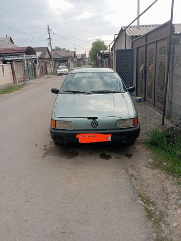 Volkswagen: Volkswagen Passat: 1988 г., 1.8 л, Механика, Бензин, Седан