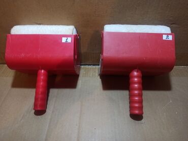 Ostali alati i mašine: Dva valjka sa rezervoarom za boju. Cena za oba je 2000din. Pojedinačno — 1