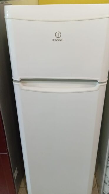 Другая техника для кухни: Indesit ikiqapılı soyuducu - Rəng: ağ - Üst hissə – dondurucu bölmə