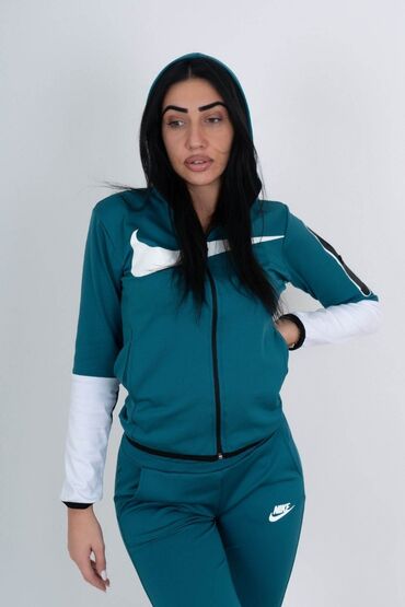 Gornji i donji deo: Cena 2,900
Mokra likra S, M, L, XL
8 boja — 21