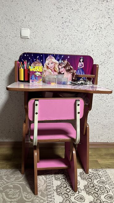 Детская мебель: Детские столы Для девочки, Б/у