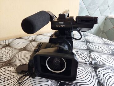 Videokameralar: Salam sony 1000 kameradir mexanizm olan HDMI cixisi var bu kamerada