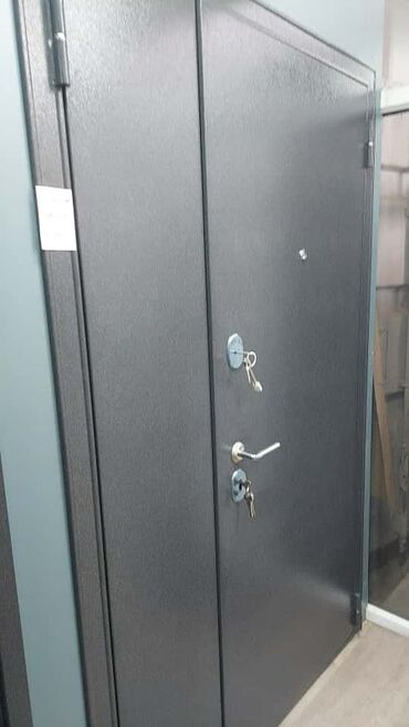 двери с двух сторон из бельгии: Стальная входная дверь с дополнительной узкой створкой (полуторная)