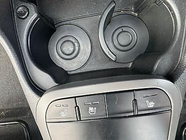 Другие детали салона: Kia Rio — интерьер и мультимедийная система - Штатная мультимедийная — 23