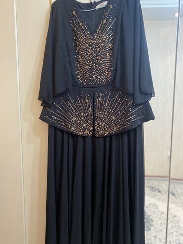 Ziyafət donları: Zərif gecə/libas - Rəng: Qara - Model: Uzun, axıcı ətəkli, üst — 2