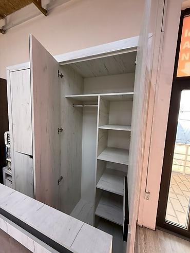 Спальные гарнитуры: Спальный гарнитур «Элегант 4» Состав комплекта: - Двуспальная кровать — 3